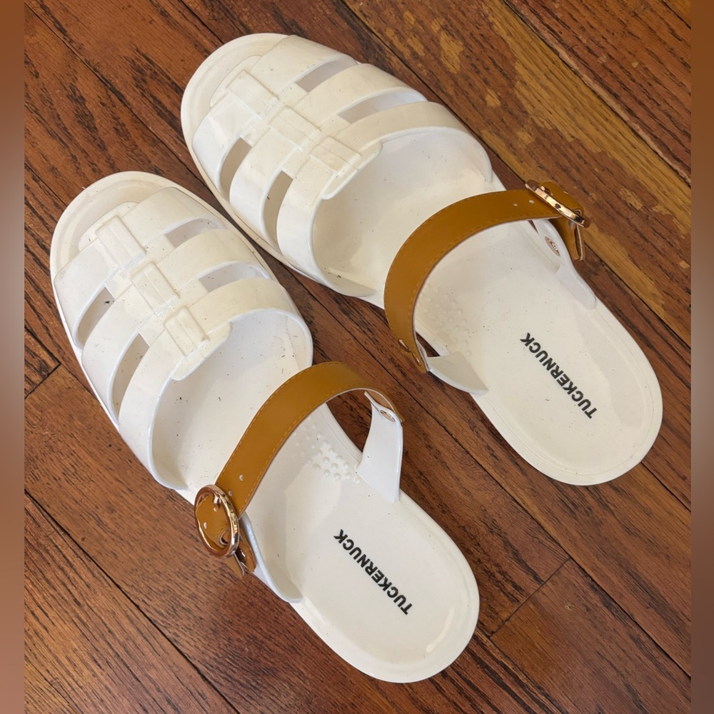 Tuckernuck Cream and Brown Jelly Sandals